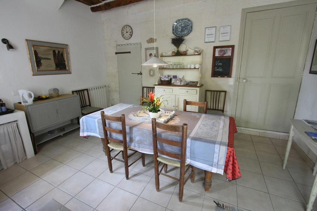 לינה וארוחת בוקר Saint-Rémy-de-Provence Mas Des Tourterelles חדר תמונה